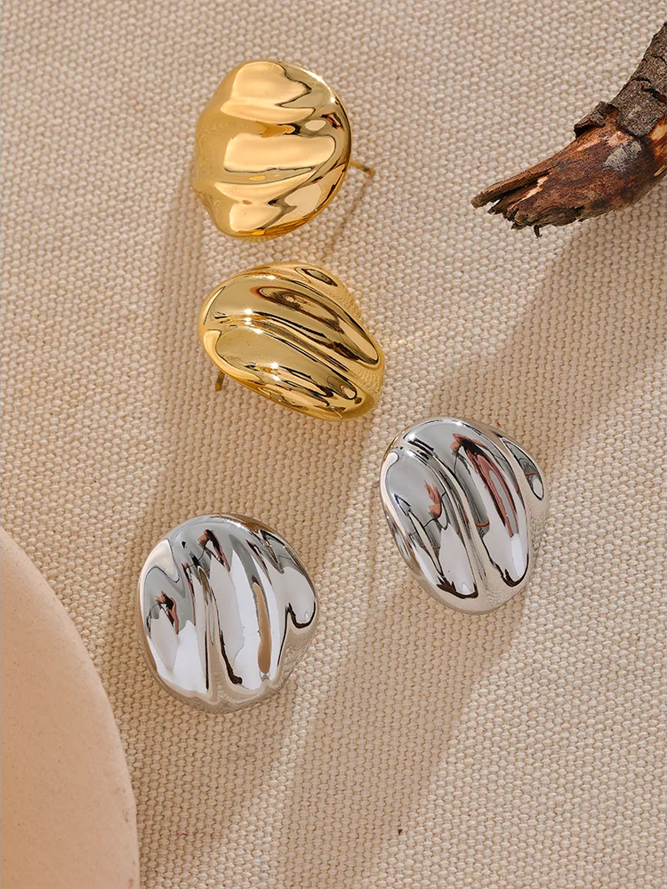 Round contemporary shiny fashion stud earrings - product image