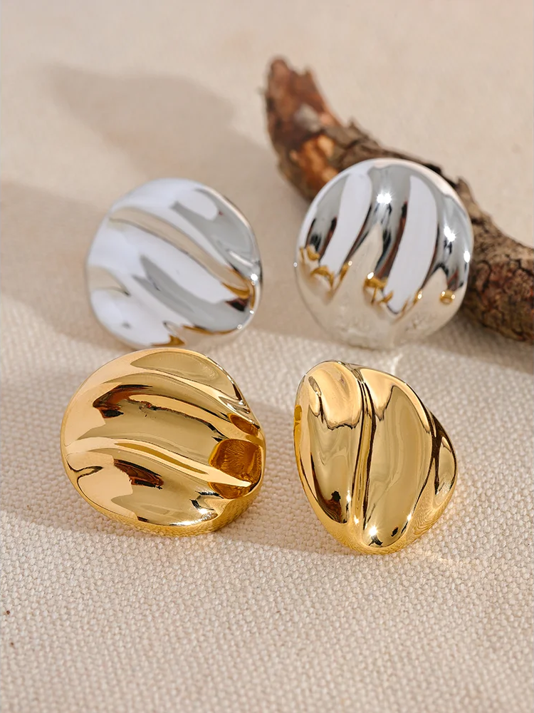Round contemporary shiny fashion stud earrings - product image