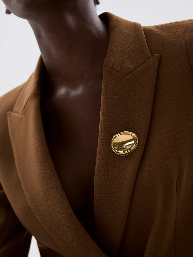 Round minimalist metal brooch accessory - product image