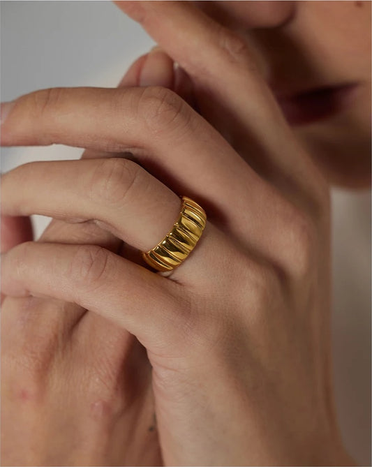 Round statement opening fashion cocktail ring - product image