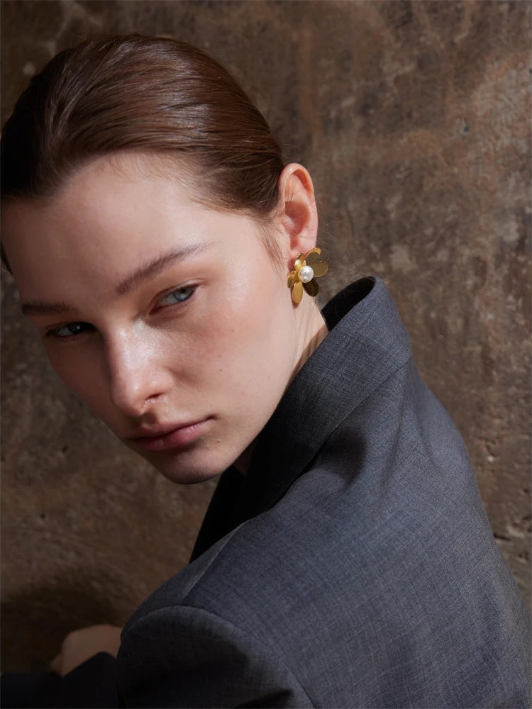 Simulated pearl flower daily trendy stud earrings - product image