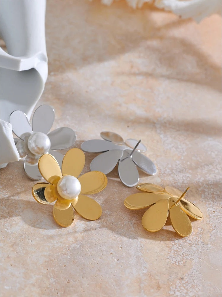 Simulated pearl flower daily trendy stud earrings - product image