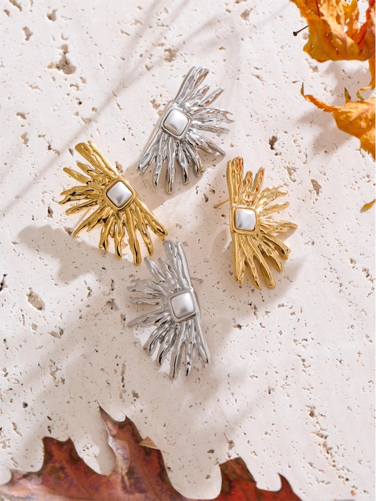 Simulated pearls flower stud earrings - product image