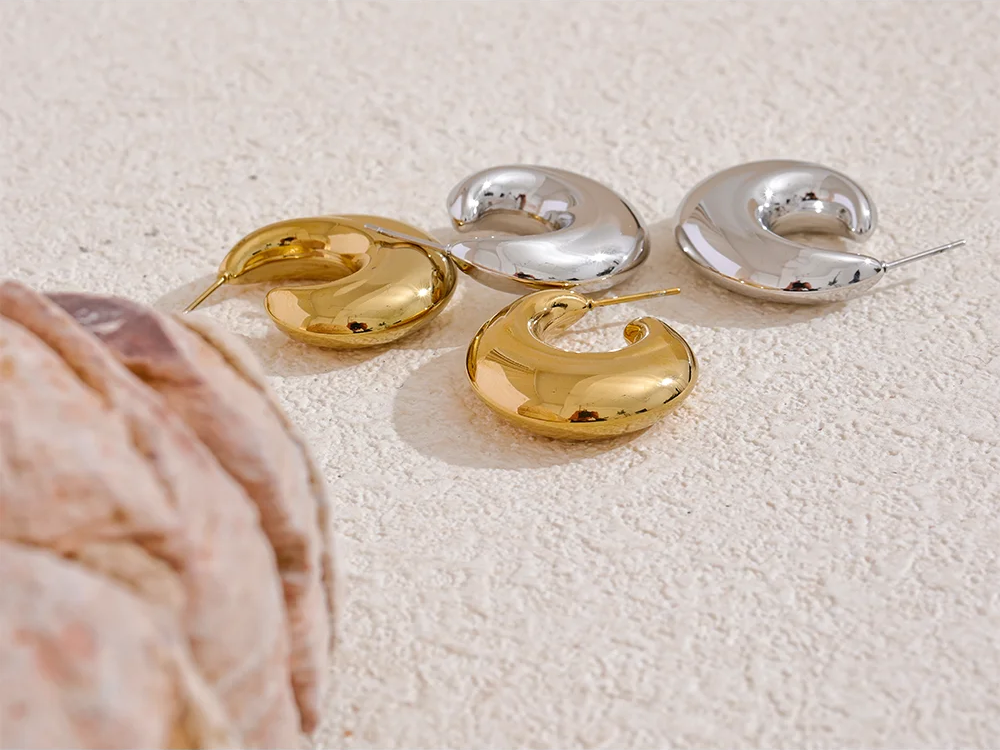 Smooth c-shape chunky fashion hoop earrings - product image