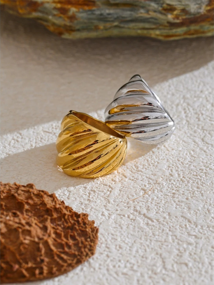 Striped abstract wide charm texture ring - product image