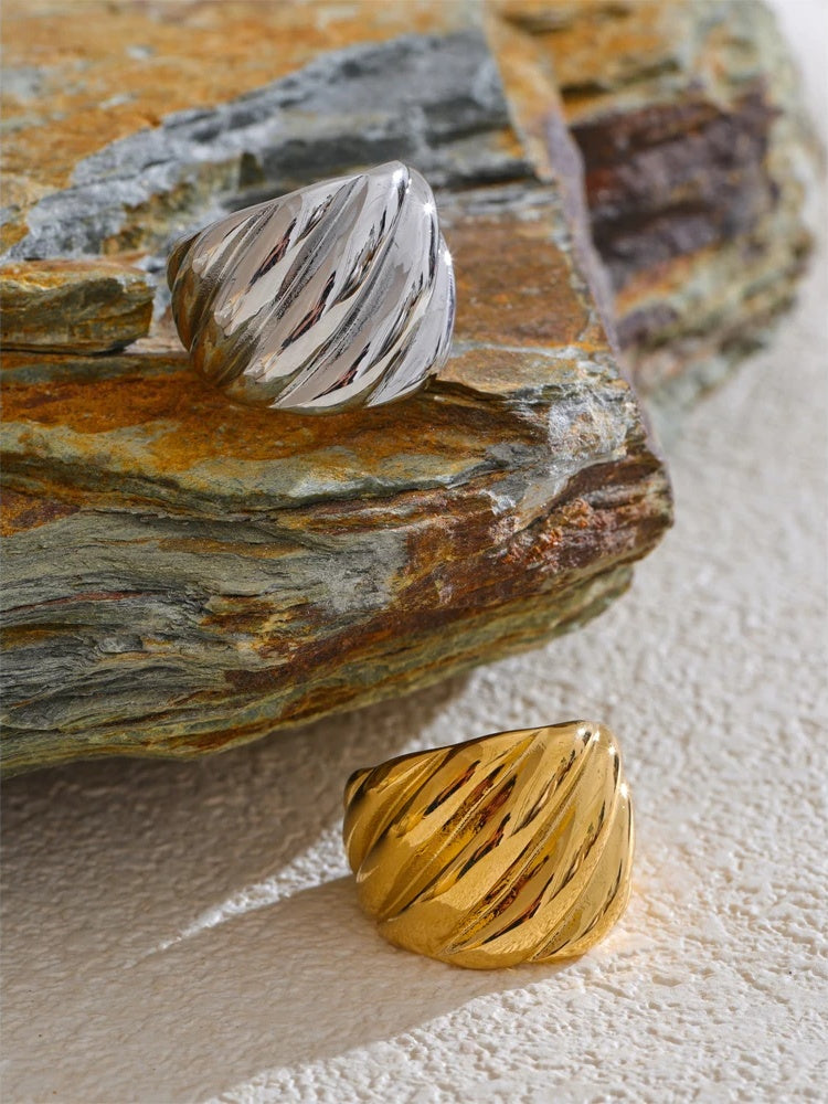 Striped abstract wide charm texture ring - product image