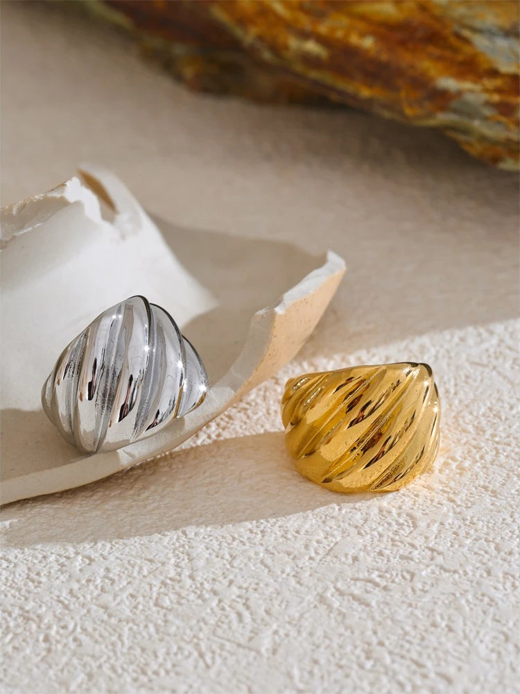 Striped abstract wide charm texture ring - product image