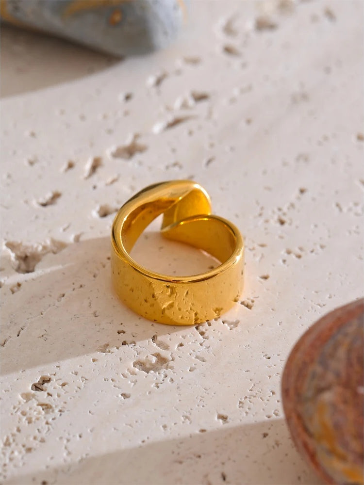 Stylish unique polished cast minimalist ring - product image