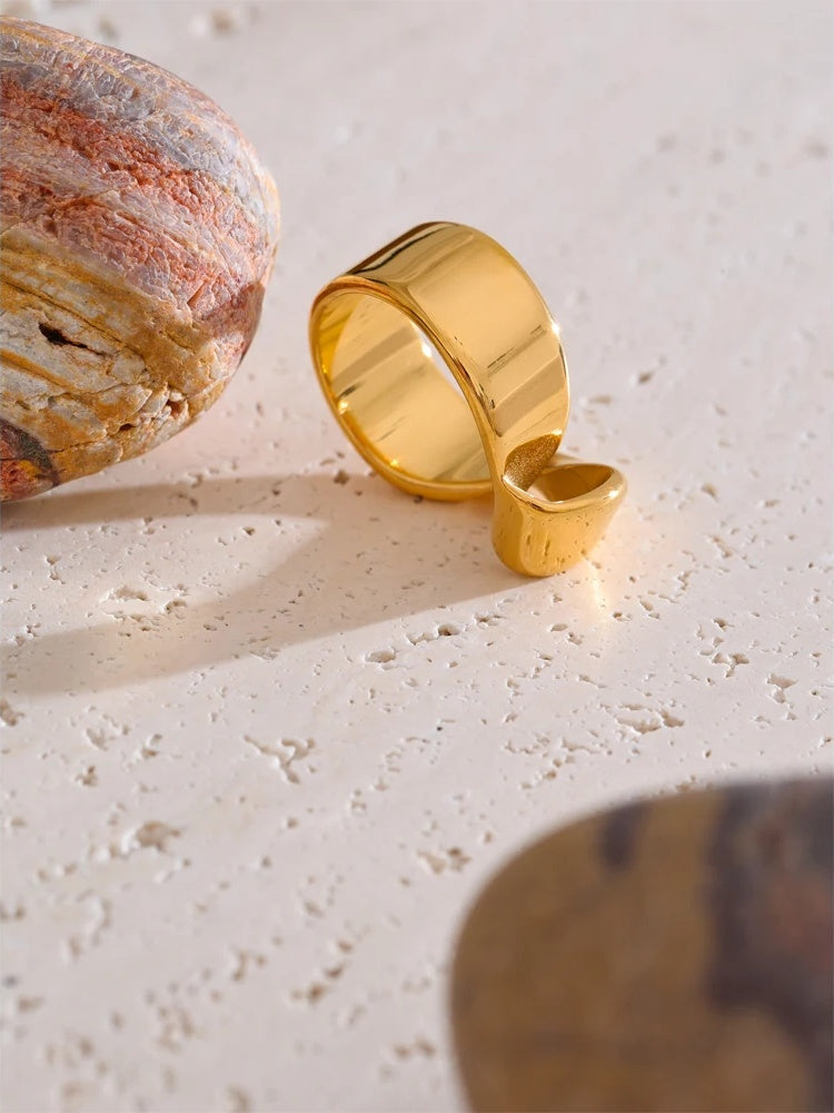 Stylish unique polished cast minimalist ring - product image