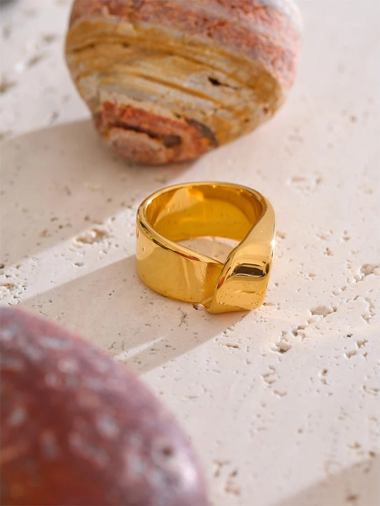 Stylish unique polished cast minimalist ring - product image