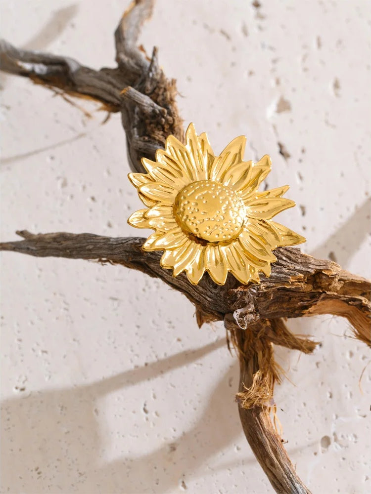 Sun flower textured adjustable finger ring - product image