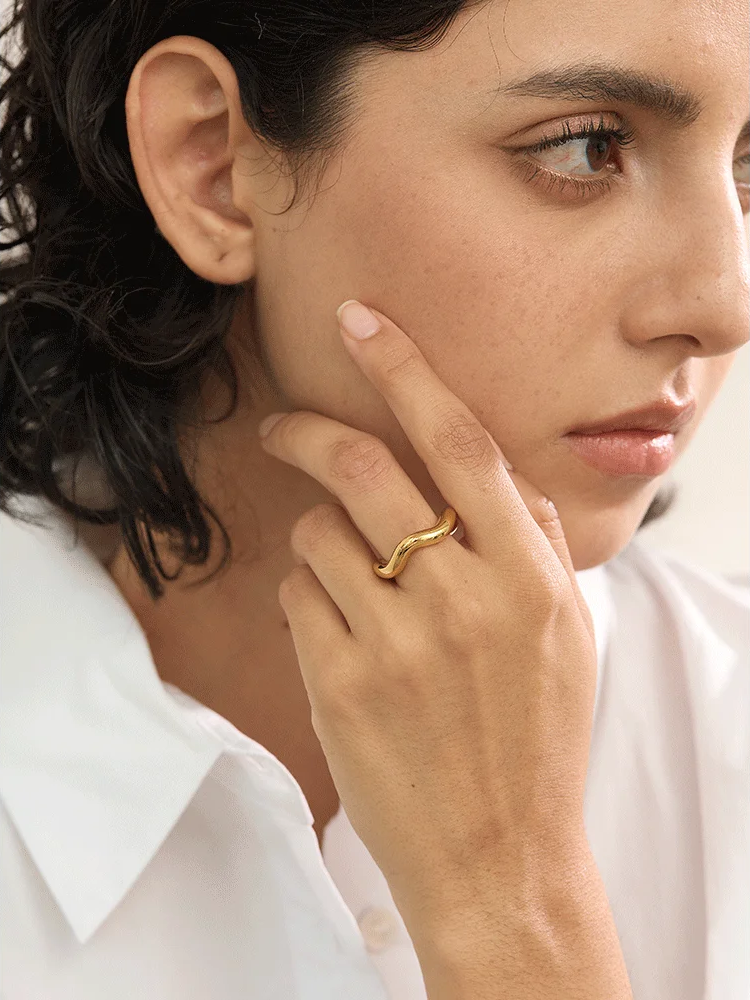 Twisted round textured daily wear finger ring - product image