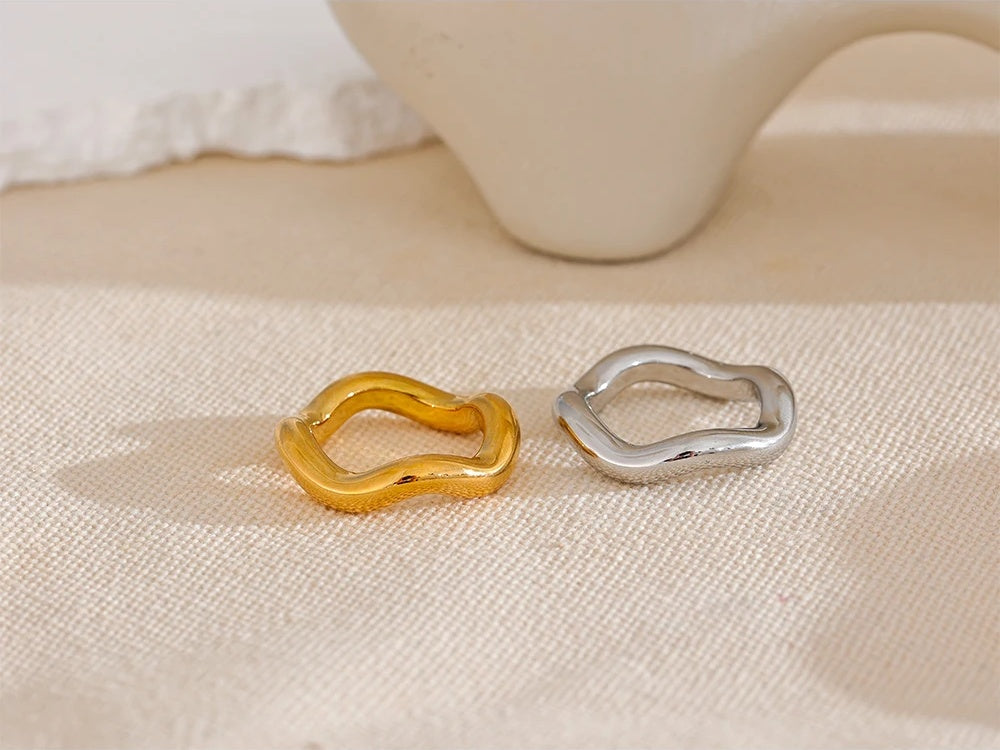 Twisted round textured daily wear finger ring - product image