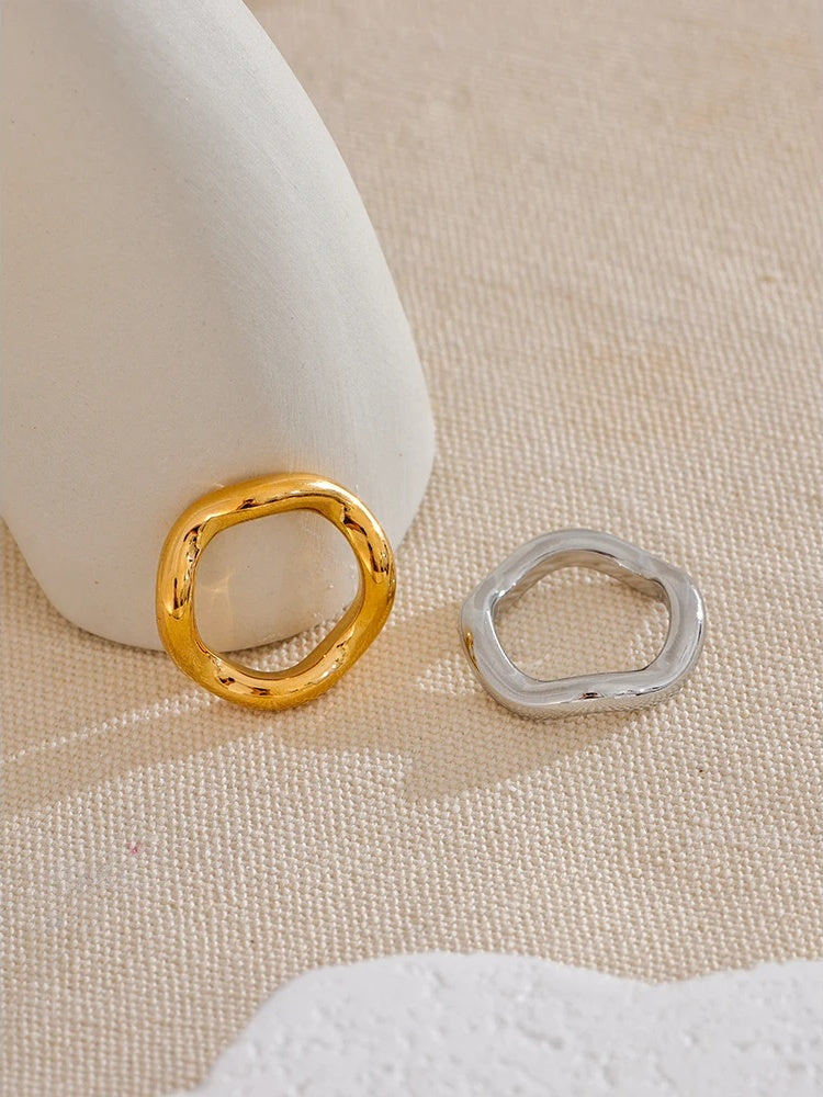 Twisted round textured daily wear finger ring - product image