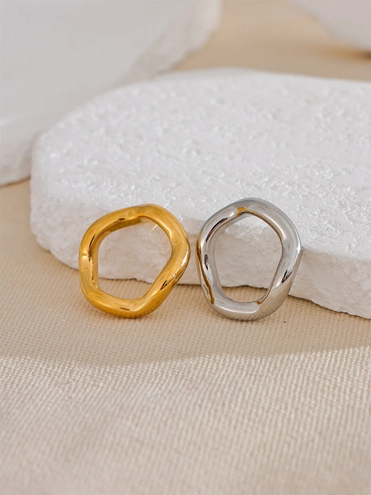 Twisted round textured daily wear finger ring - product image