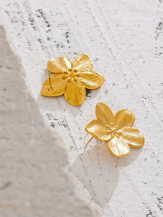 Vintage gold color flower stud earrings - product image