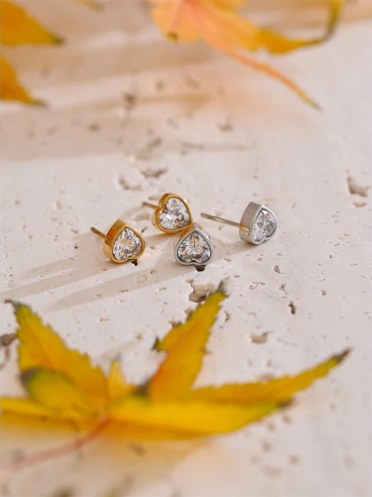 Aaa cubic zirconia heart love stud earrings - product image