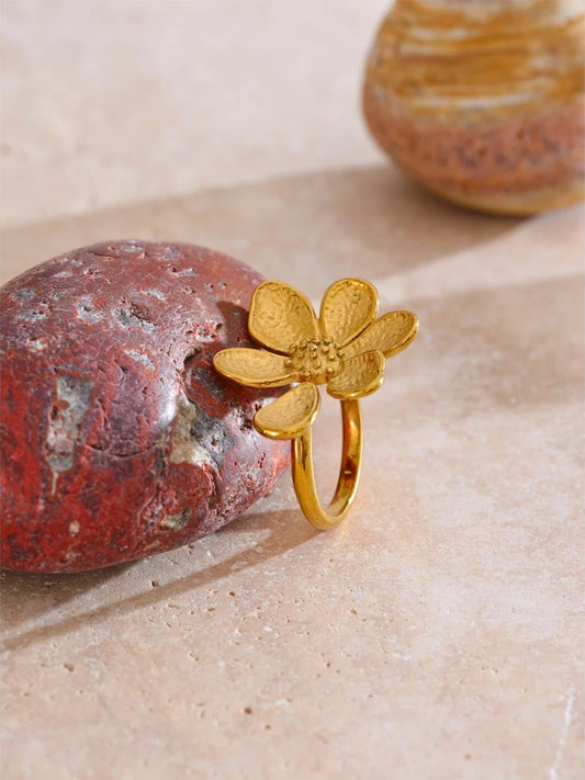 Adjustable flower golden cast finger ring - product image