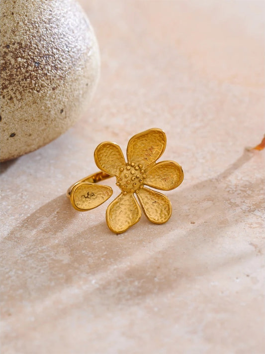 Adjustable flower golden cast finger ring - product image