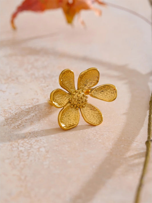 Adjustable flower golden cast finger ring - product image
