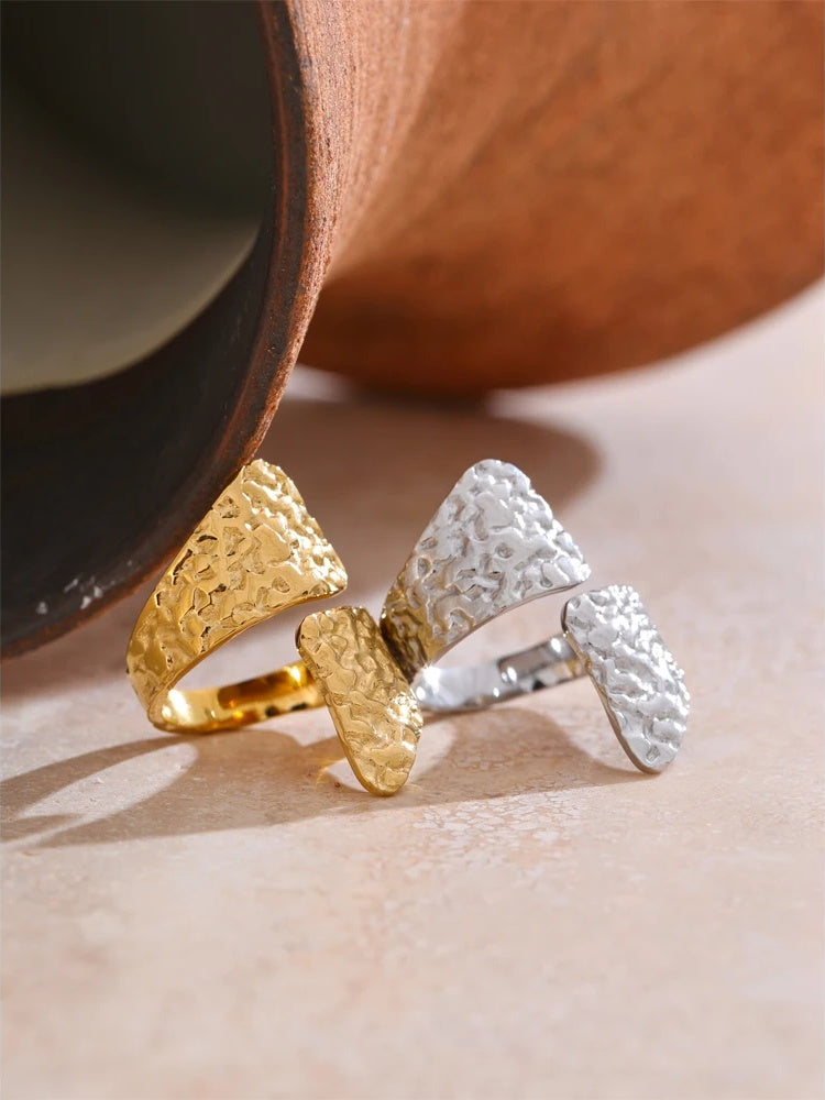 Adjustable hammer modern cast ring - product image