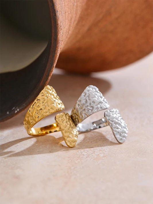 Adjustable hammer modern cast ring - product image