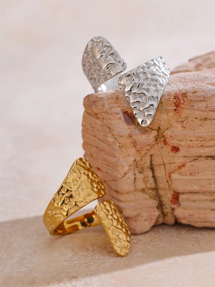 Adjustable hammer modern cast ring - product image