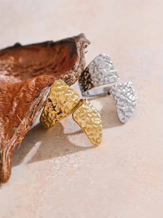 Adjustable hammer modern cast ring - product image