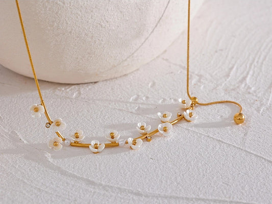 Adjustable length sweet flowers chain necklace - product image