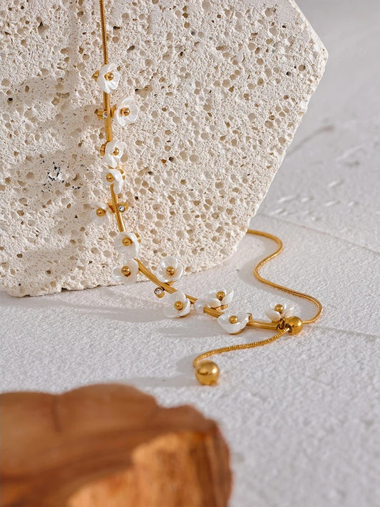 Adjustable length sweet flowers chain necklace - product image