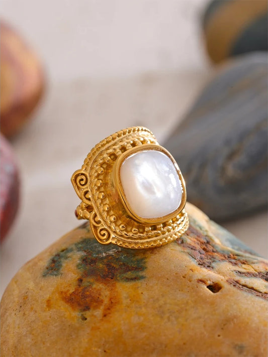 Adjustable shell abstract finger ring - product image