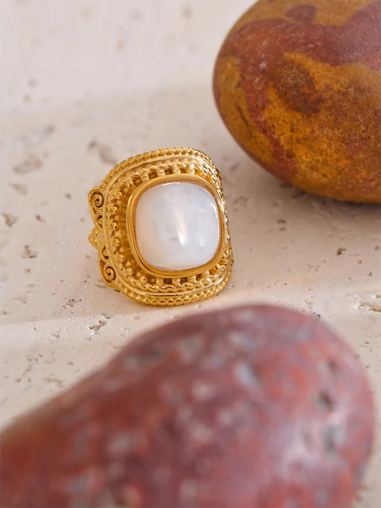 Adjustable shell abstract finger ring - product image
