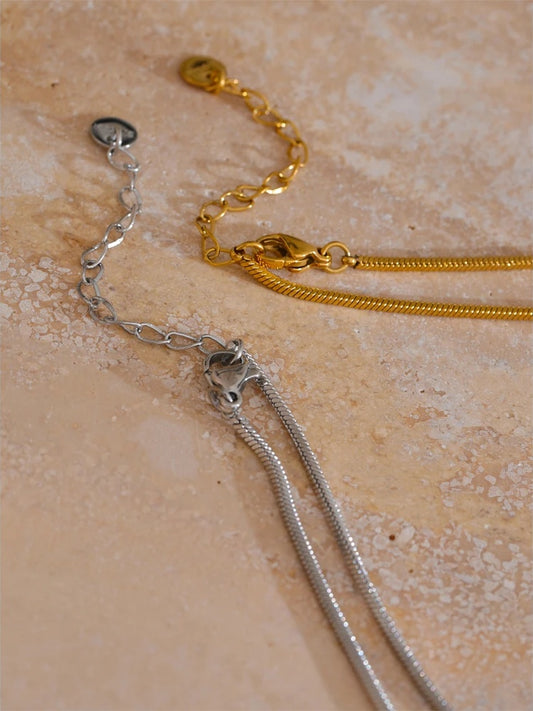 Adjustable smooth minimalist collar necklace - product image