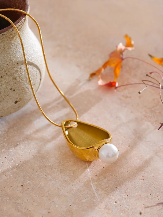 Artificial pearl snake shape necklace - product image