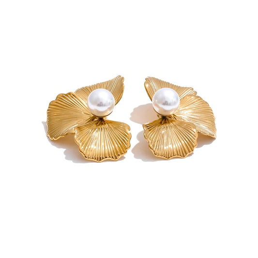 Big flower pearl stud earrings - product image
