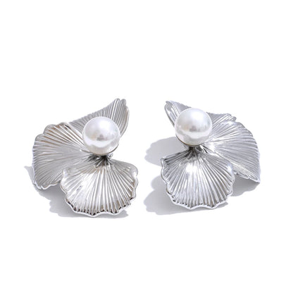 Big flower pearl stud earrings - product image