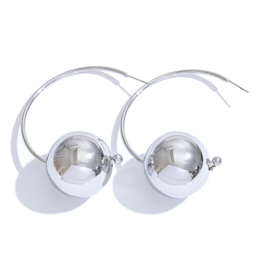 Big round c-shape huggie smooth earrings - product image
