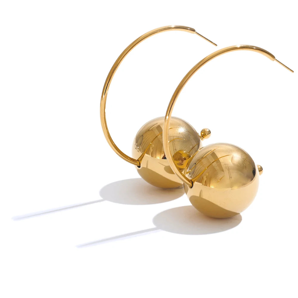 Big round c-shape huggie smooth earrings - product image