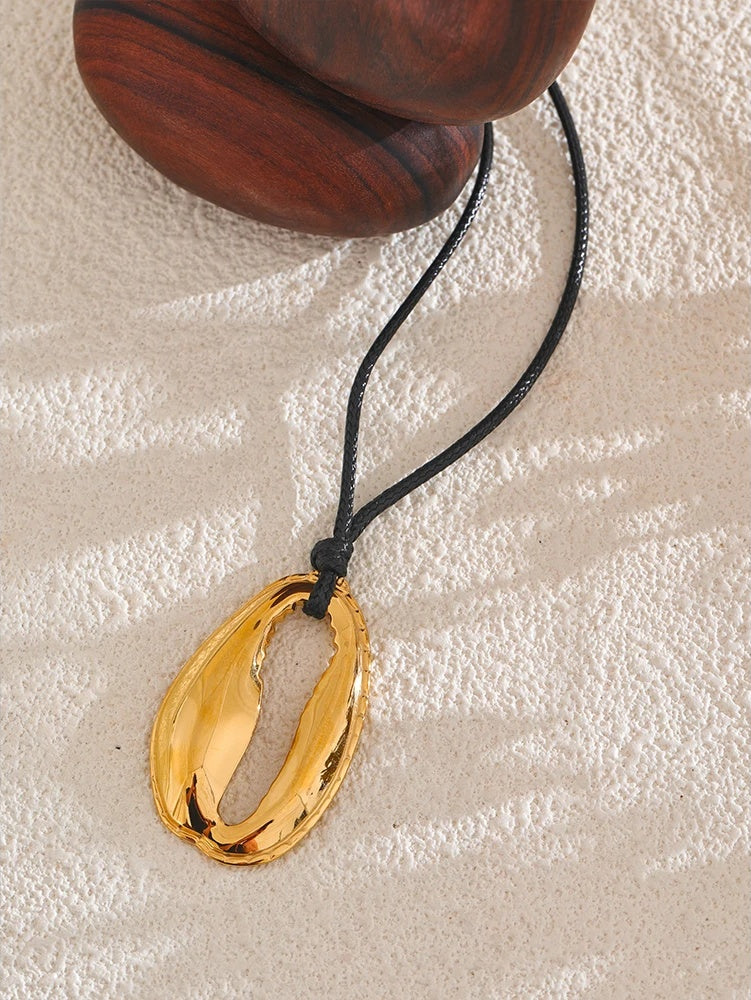 Black rope chain shell pendant necklace - product image