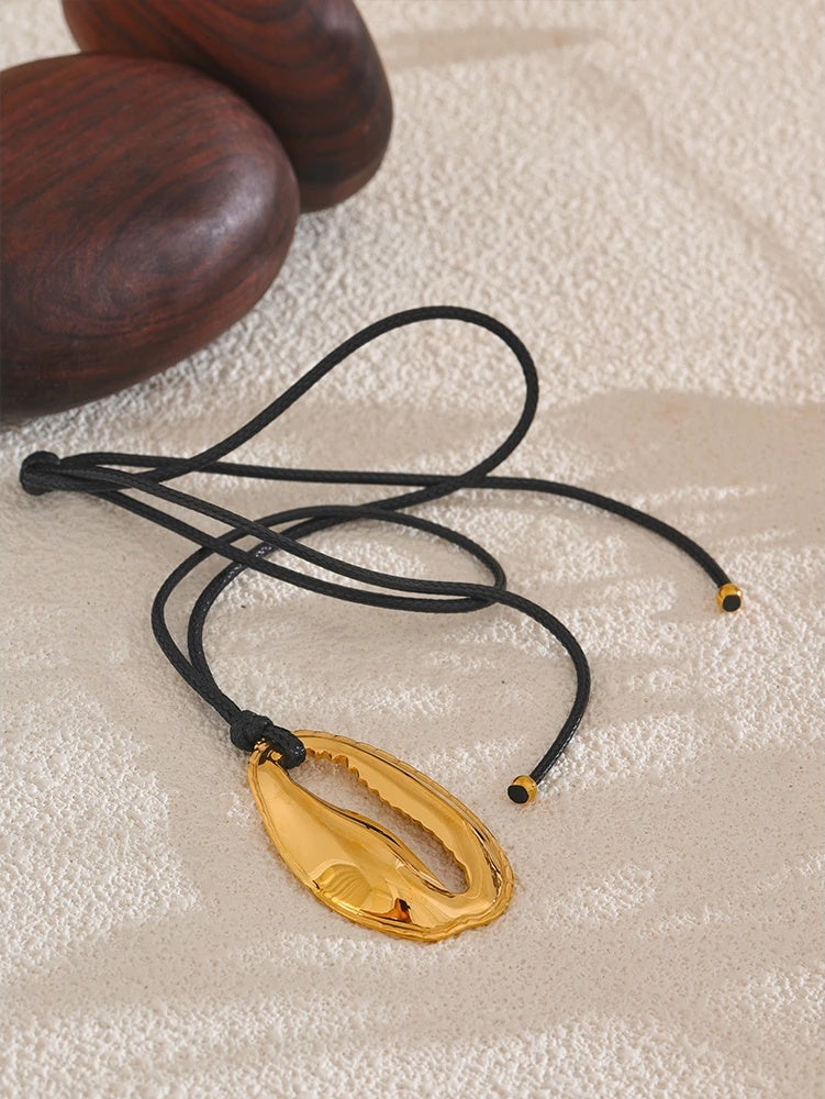 Black rope chain shell pendant necklace - product image