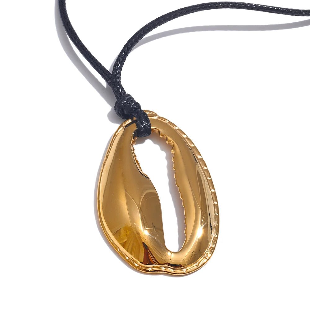 Black rope chain shell pendant necklace - product image