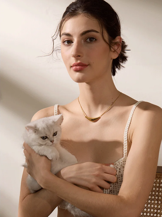 Cast pendant clavicle fashion necklace - product image