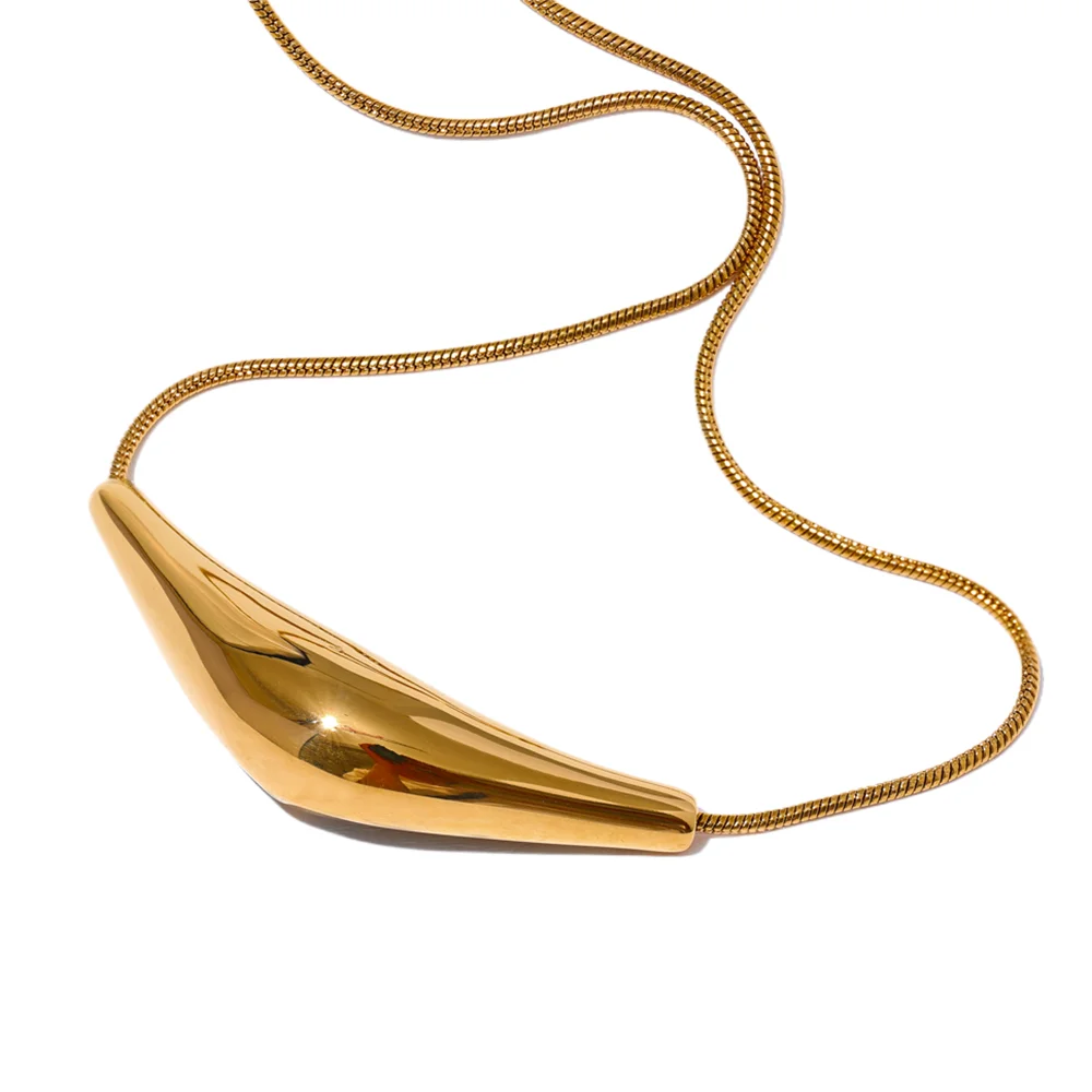 Cast pendant clavicle fashion necklace - product image