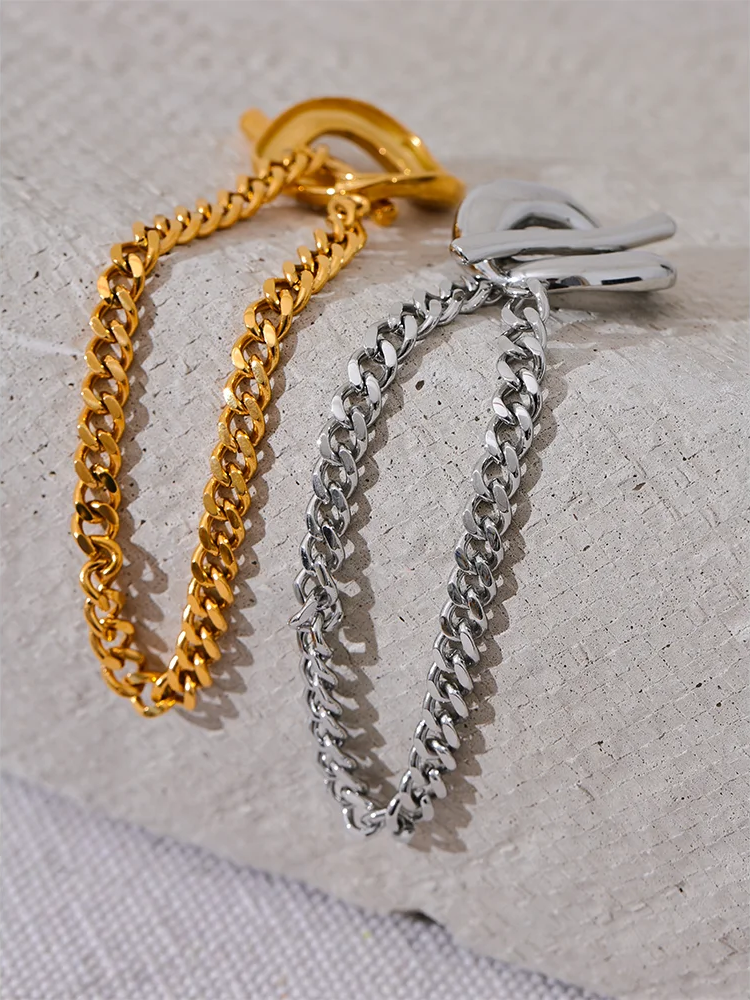 Chain toggle-clasps link statement bracelet - product image