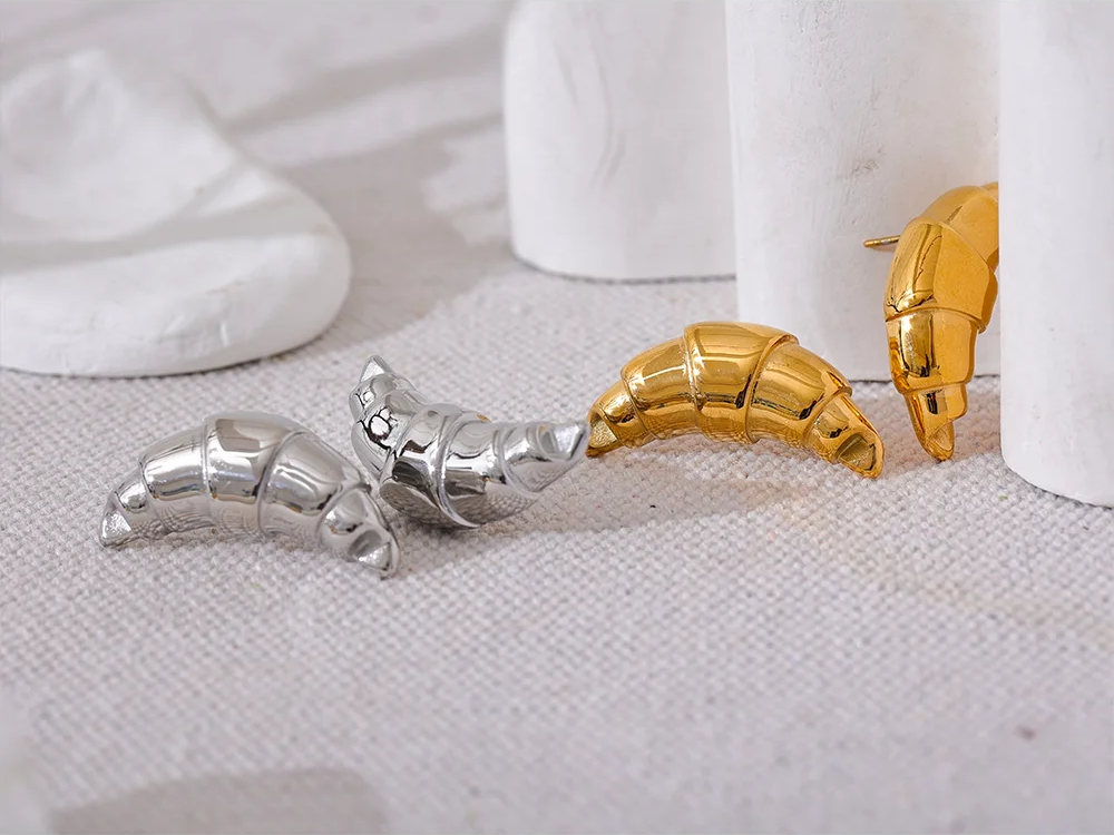 Croissant stud earrings gold stainless steel - product image