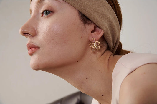 Cubic zirconia flower stud earrings - product image