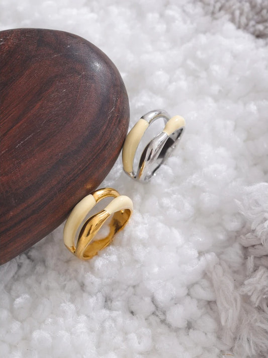 Exquisite beige enamel fashion ring - product image