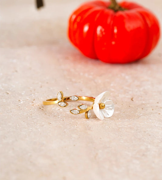 Fashion zirconia resin adjustable flower ring - product image