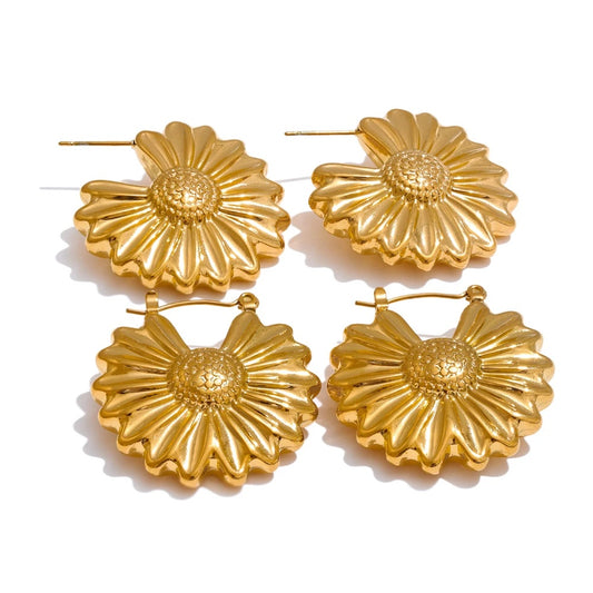Flower hoop earrings gold color - product image