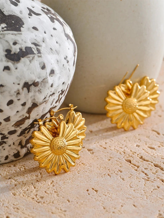 Flower hoop earrings gold color - product image